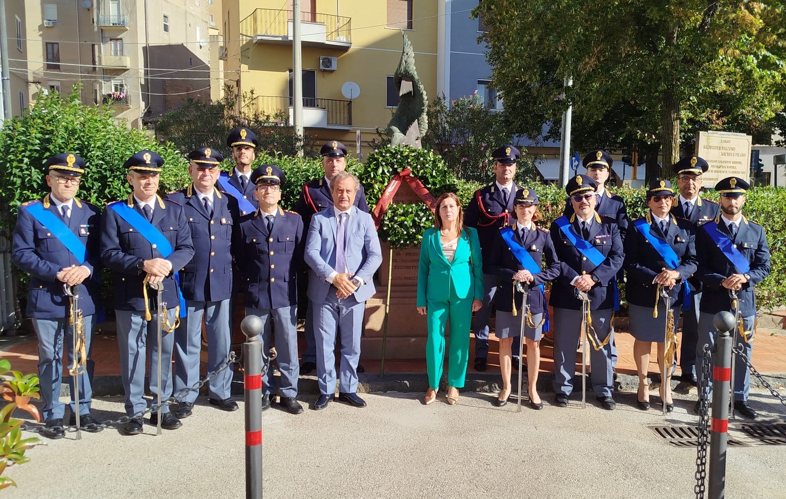 Caltanissetta. Per la festa del patrono San Michele della Polizia deposta dal Questore una corona d’alloro ai caduti della Polizia