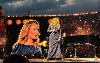 Adele si prende una pausa dai concerti: “Voglio vivere la mia vita”