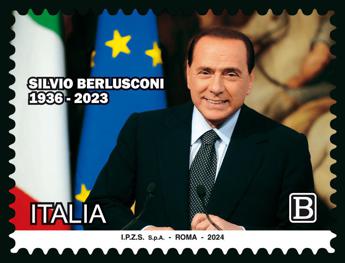 Berlusconi, un francobollo in ricordo del Cav: ritratto tra bandiere Italia e Ue