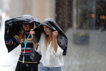 Caldo afoso ha ore contate, arriva la pioggia: come cambia il meteo