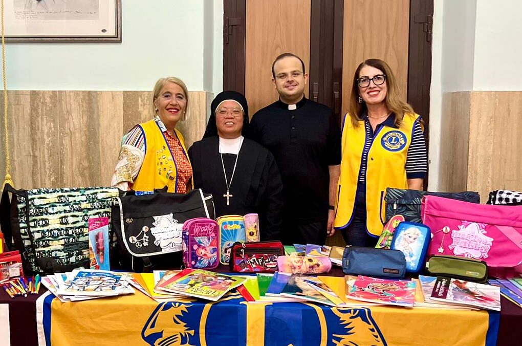 Lions Club Riesi, sostegno alle famiglie in difficoltà: donato materiale scolastico