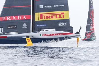 Louis Vuitton Cup, Luna Rossa batte American Magic