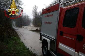 Maltempo, auto travolte dall’acqua nel foggiano: disperso un vigile del fuoco