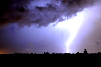 Maltempo sull’Italia, violenti temporali e calo delle temperature: le previsioni meteo