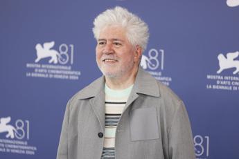 Mostra del cinema, l’appello di Almodovar: “Respingere bambini migranti è delirio”