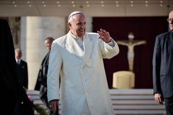 Papa: “Alleanza globale per la salute dei bambini, non ci sono incurabili”