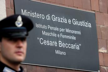 Rivolta nel carcere minorile Beccaria, diversi contusi tra detenuti e agenti