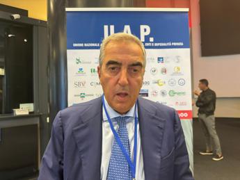 Sanità, Gasparri (Fi): “Su test e analisi in farmacia serve prudenza”