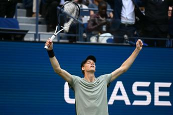 Sinner vince US Open, il bacio alla fidanzata e la dedica alla zia – Video