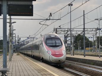 Treni, circolazione rallentata su Roma: ritardi fino a un’ora per l’Alta velocità