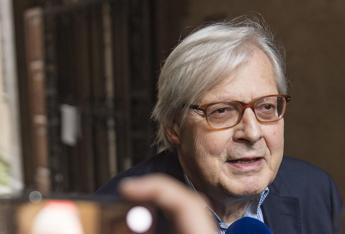 Trinità dei Monti, Sgarbi: “Francia vuole scalinata? A noi quadri Louvre”