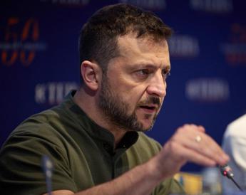 Ucraina, appello di Zelensky anche a Italia: “Dateci armi per colpire Russia”