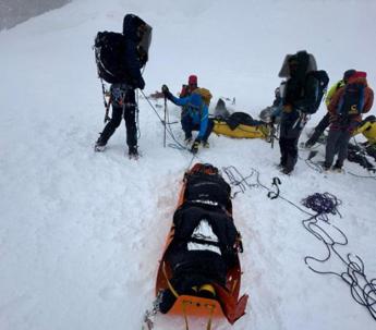 Valanga oggi sul monte Castore, un morto e 4 feriti