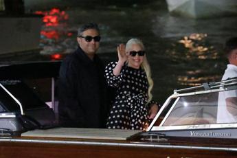 Venezia 81, Lady Gaga innamoratissima: l’arrivo con il futuro marito Michael Polansky