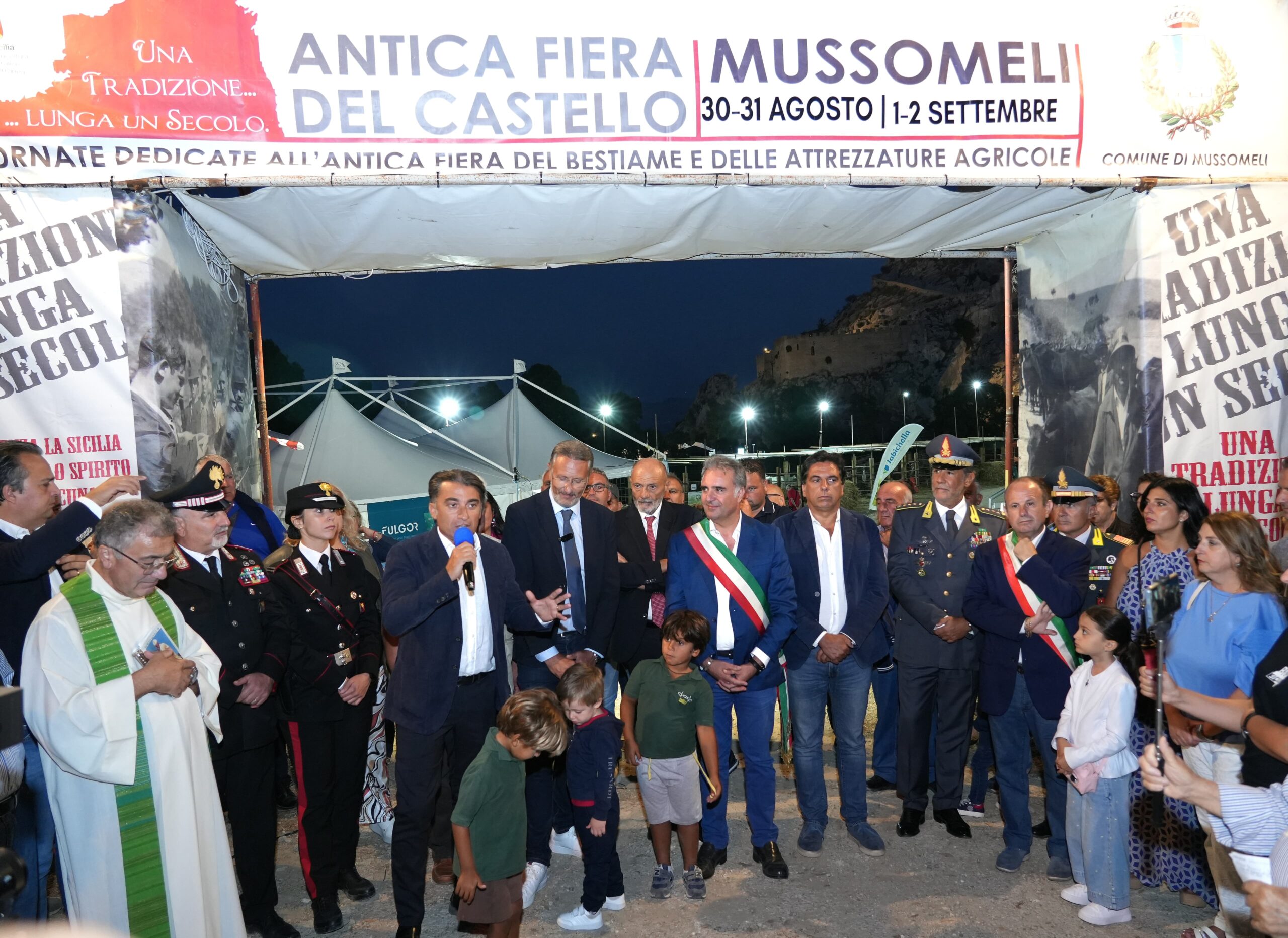 Mussomeli, le giornate dell’Antica Fiera del Castello. Oggi il corteo storico