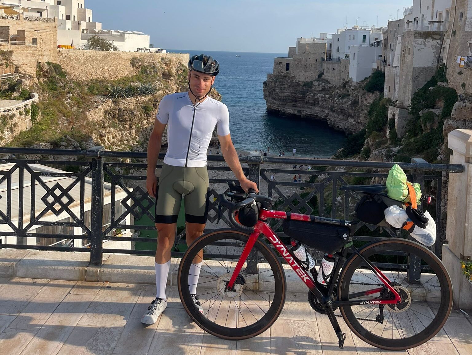 Storie di sport e solidarietà. Da Padova a Caltanissetta in bici: continua il “viaggio per un sorriso” di Simone Ventura