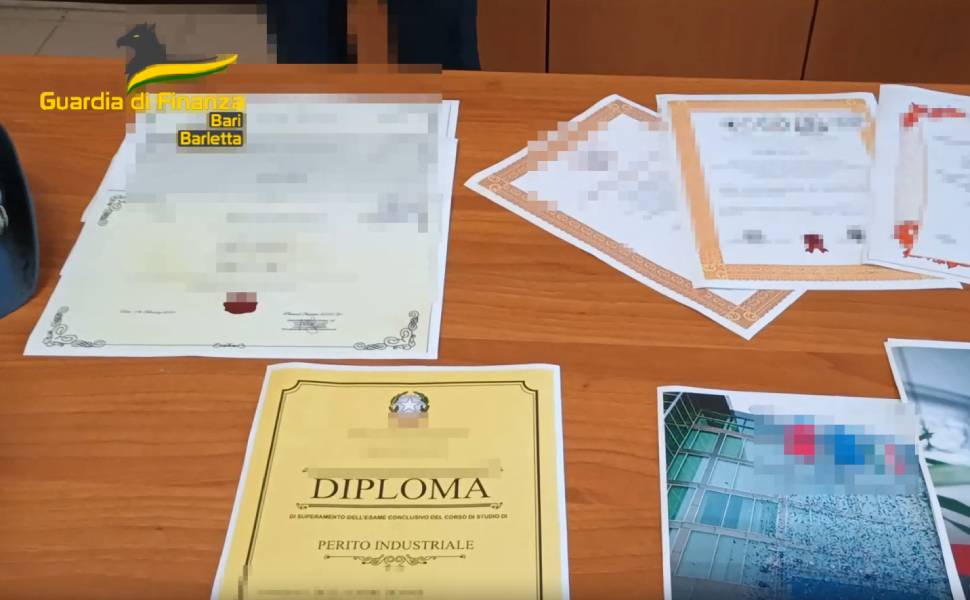 Titoli falsi per l’accesso ai concorsi nella scuola: 9 arresti, 30 indagati, 10 milioni di euro sequestrati