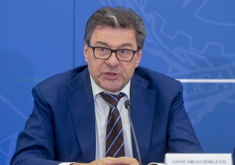 Giorgetti “Soddisfazione avanzo primario positivo, debito un fardello”