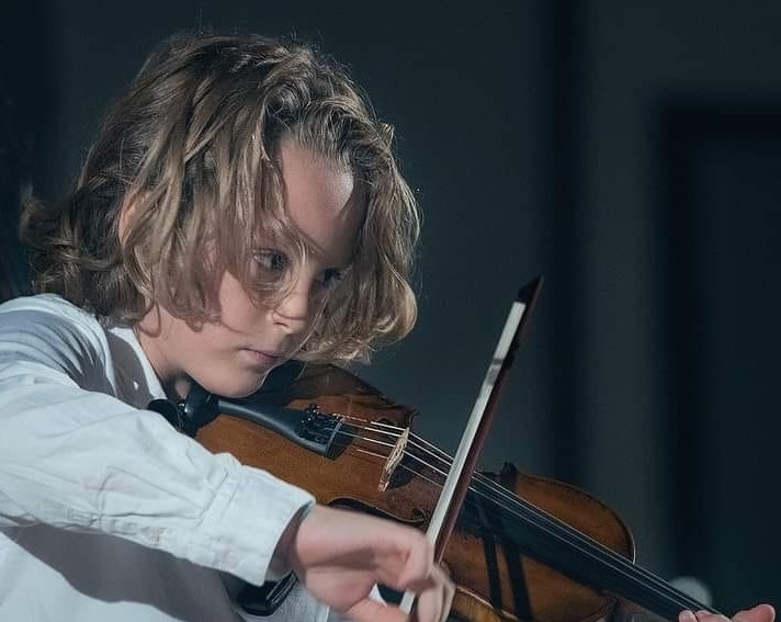 Serradifalco. Il piccolo violinista Riccardo Palmeri s’è esibito alla Royal Academy di Londra