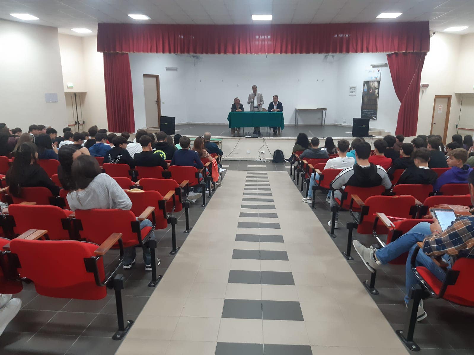 All’ Auditorium “Lillo Zucchetto” di Mussomeli con gli alunni dell’Hodierna per parlare di ambiente e rifiuti