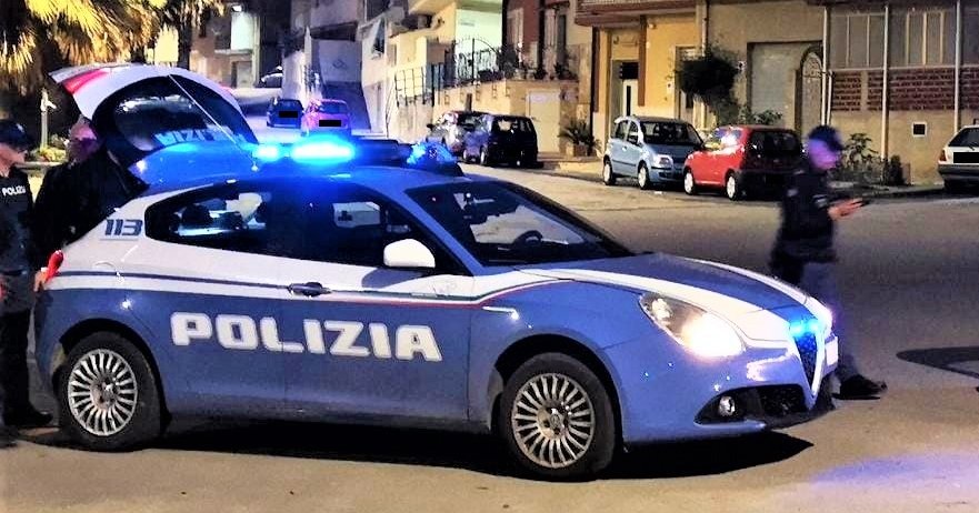 A Gela 25enne arrestato dalla Polizia: aveva minacciato i genitori per denaro nonostante gli fosse stato imposto il divieto