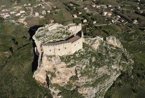 Mussomeli, pubblicata gara consolidamento costone roccioso del castello. Domande entro il 18 novembre.