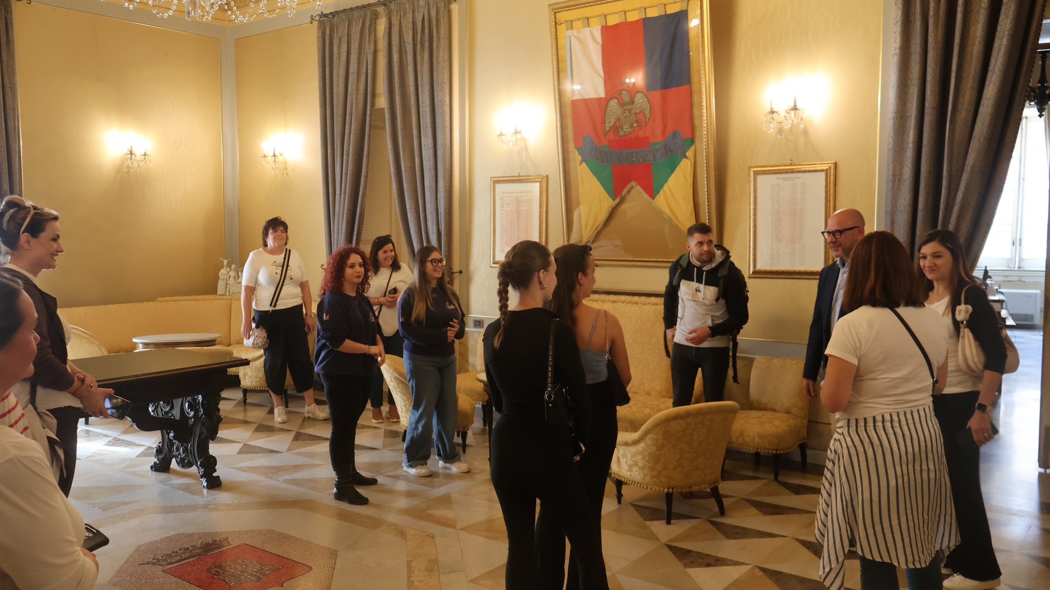 Caltanissetta. ITET Rapisardi-Da Vinci, una delegazione di “Open” del progetto Erasmus+ KA220 in visita al Palazzo del Carmine