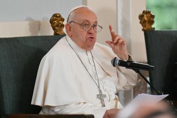 Aborto, il premier del Belgio contro il Papa: “Parole inaccettabili”