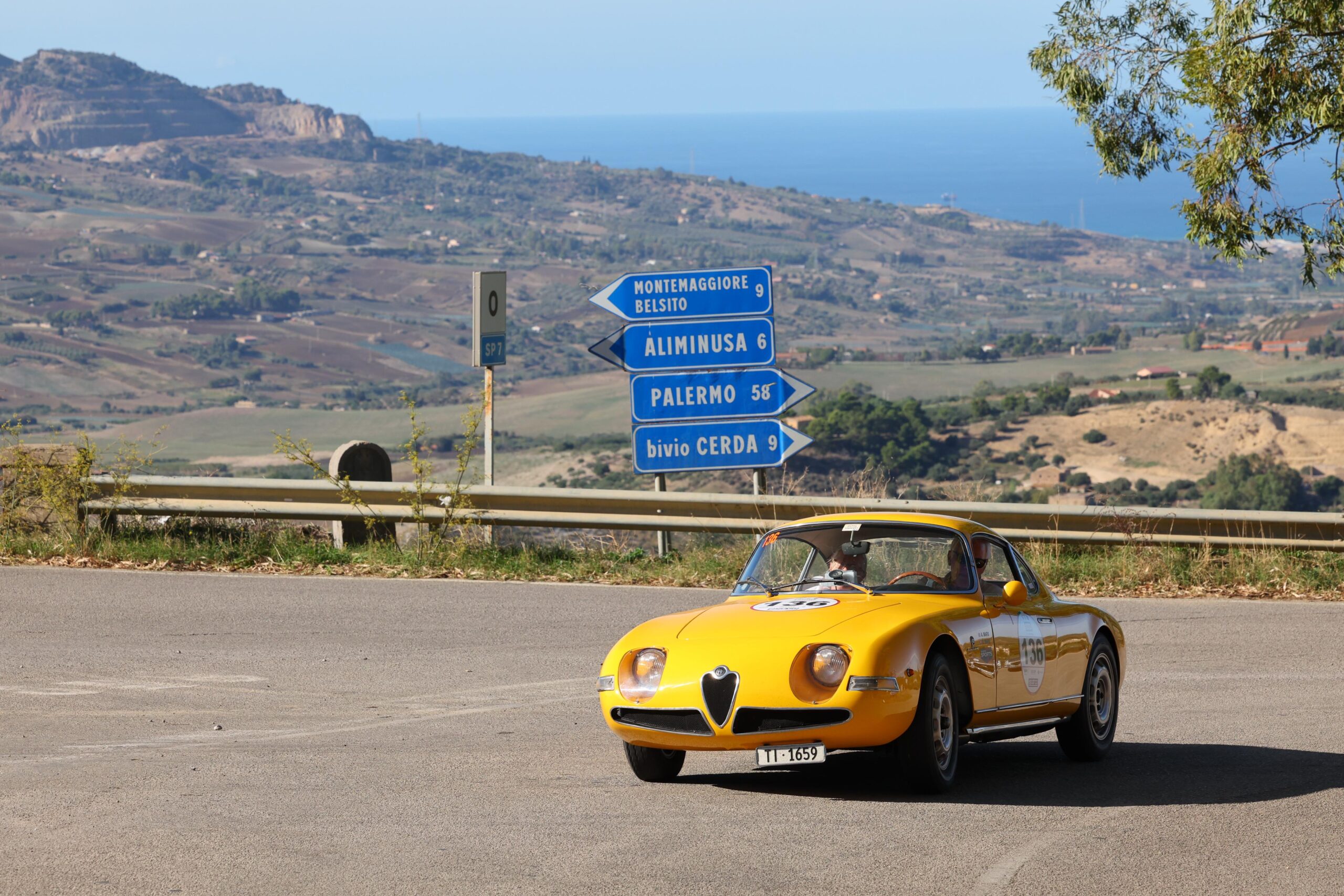 Targa Florio Classica. La seconda tappa esalta gli oltre 230 equipaggi sulle strade del Mito, domani 13 ottobre “Il Trofeo Monreale” e la cerimonia di premiazione