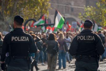 Corteo pro Palestina a Roma, città blindata: 1.600 controllati, 19 in questura