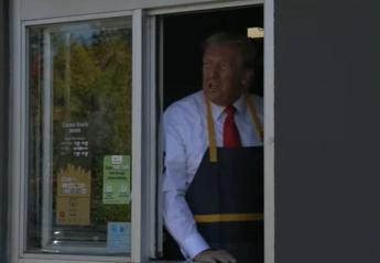 Donald Trump lavora da McDonalds: “Mi pagano poco” – Video