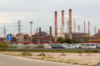 Ex Ilva, domani tavolo a Chigi. Sindacati contro ipotesi ‘spezzatino’