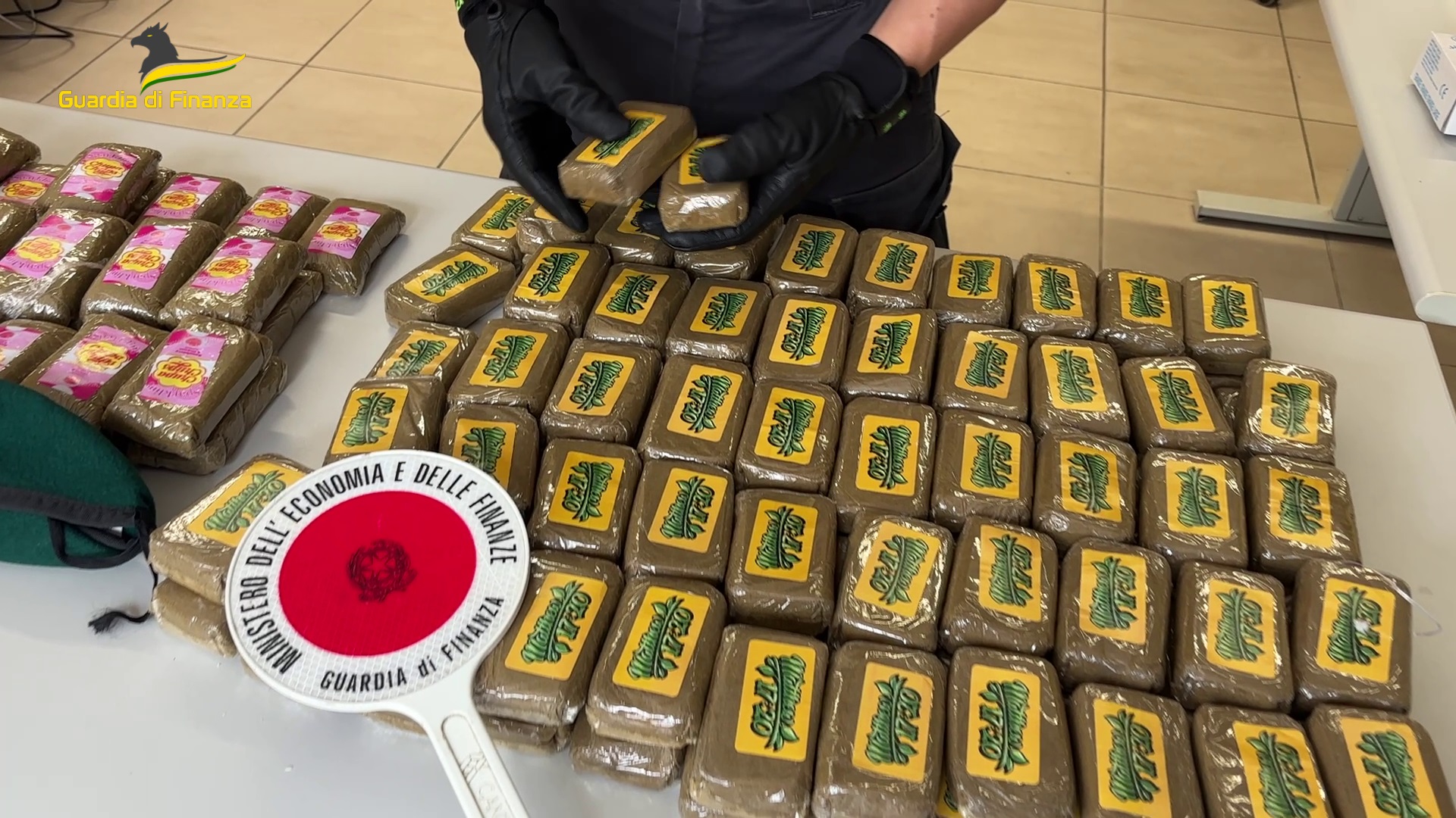 Caltanissetta. Operazione “Take Away” del Comando provinciale della Guardia di Finanza: un arresto, sequestrati 40 kg di hashish