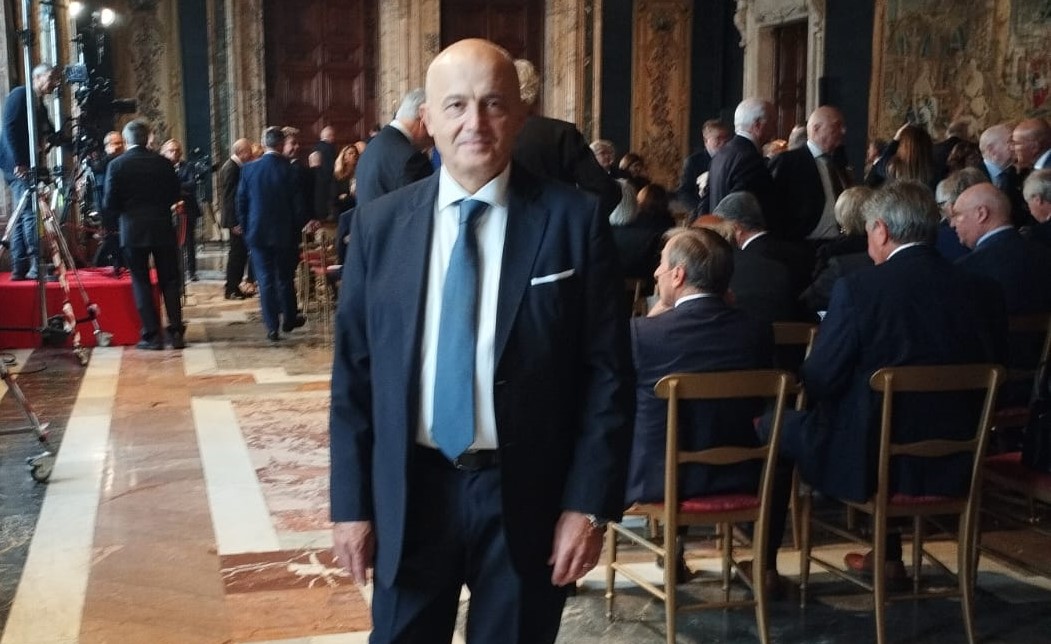 Il direttore dell’Ufficio Postale di Gela Settefarine premiato dal presidente Mattarella con la Stella al Merito del Lavoro