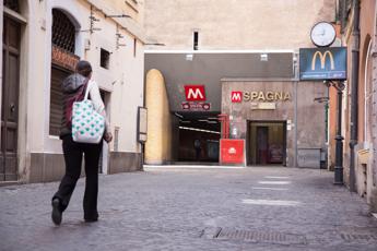 Metro A di Roma, dopo 80 giorni riapre la stazione Spagna