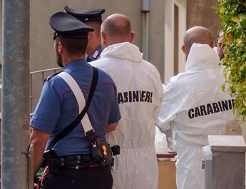 Milano, spara 4 colpi di pistola e uccide l’amante della moglie: arrestato