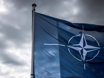 Nato, oggi il vertice dei ministri della Difesa: focus su Ucraina e armi