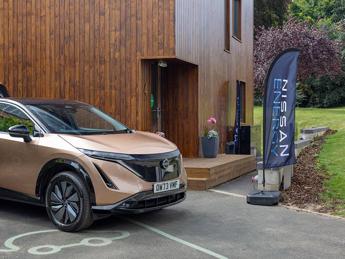 Nissan, tecnologia Vehicle to Grid a partire dal 2026