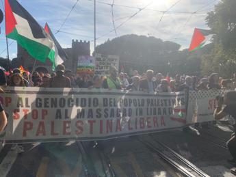 Roma, in corteo un migliaio di manifestanti pro Palestina: “Siamo tutti antisionisti”