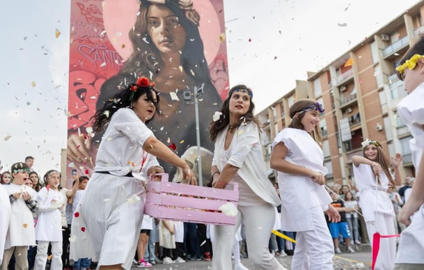 Palermo. Emozionante e partecipato il Festino “Il Carro risorto delle Rosalie ribelli” nel quartiere Sperone