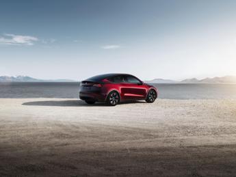 Tesla Model Y ora anche a 7 posti