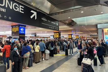 Treni bloccati a Roma Termini, la rabbia dei viaggiatori fra attesa e rimborsi