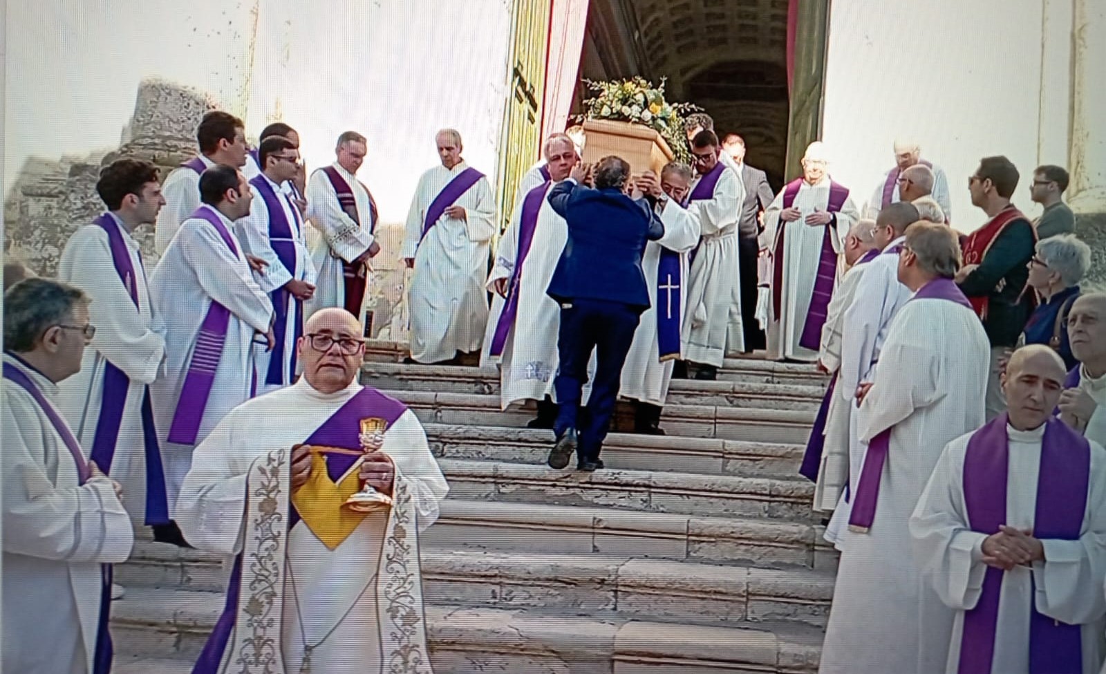 Mussomeli, il decesso di Padre Genco: uno stuolo di sacerdoti al suo funerale. Presente l’Arciconfraternita.