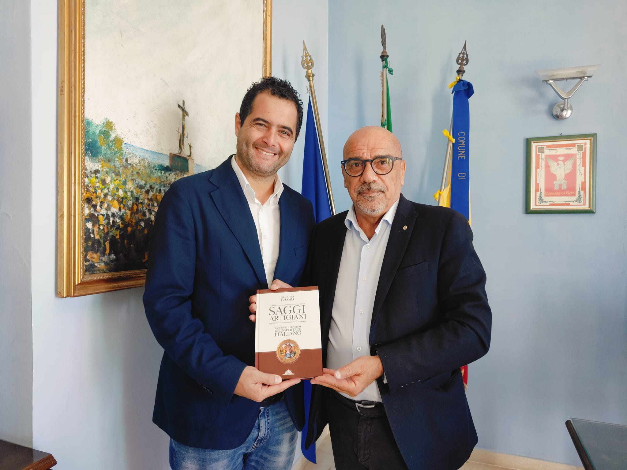 A Gela Casartigiani dona al sindaco il libro scritto dal presidente nazionale Giacomo Basso