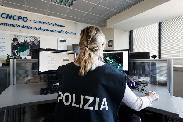 A Catania arrestato dalla Polizia 31enne trovato in possesso di materiale pedopornografico