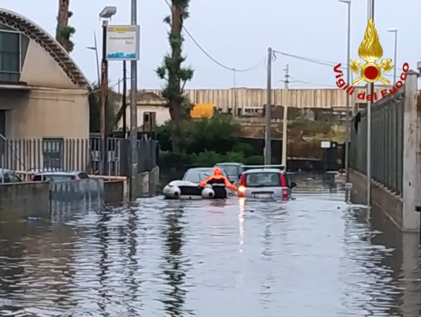 Maltempo e disagi in Sicilia, da Catania a Enna. Aeroporto di Palermo chiuso per allagamenti. Schifani convoca la giunta e predispone interventi