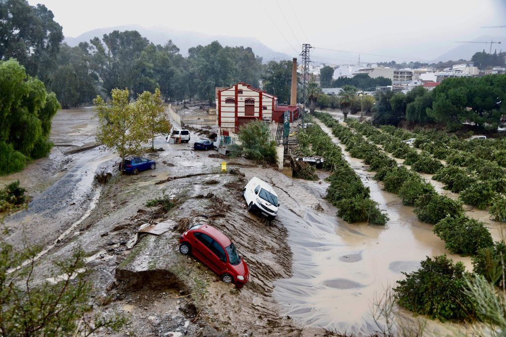 Alluvione Valencia, Sanchez: “211 vittime accertate, soccorsi difficili”