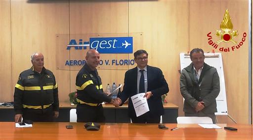 Trapani. Aeroporto Vincenzo Florio, siglato accordo di cooperazione e coordinamento tra Airgest e Vigili del Fuoco