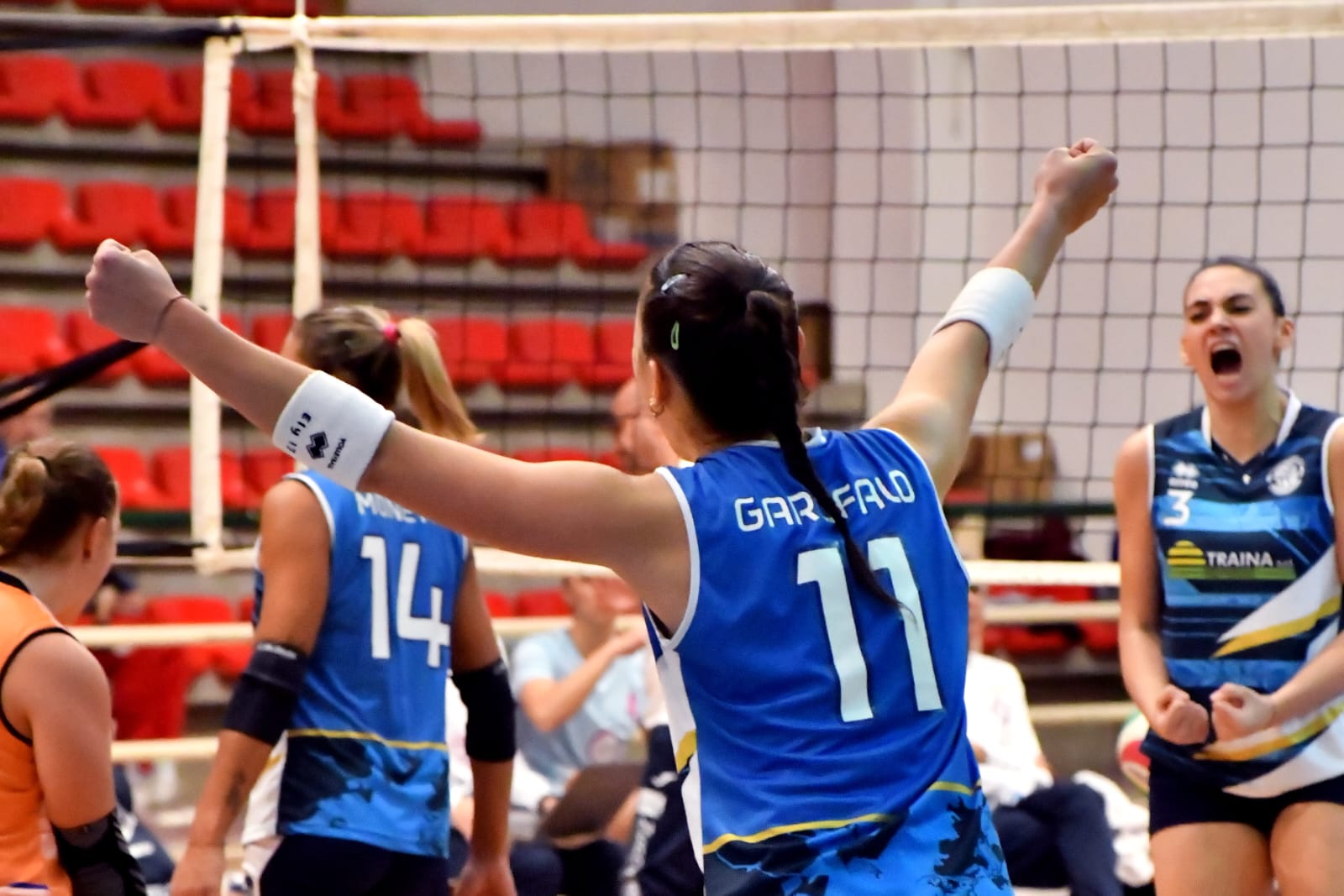 Pallavolo Femminile B1. Prima vittoria per la Traina in campionato: Zero5 Castellana Grotte rimontato da 0-2 a 3-2