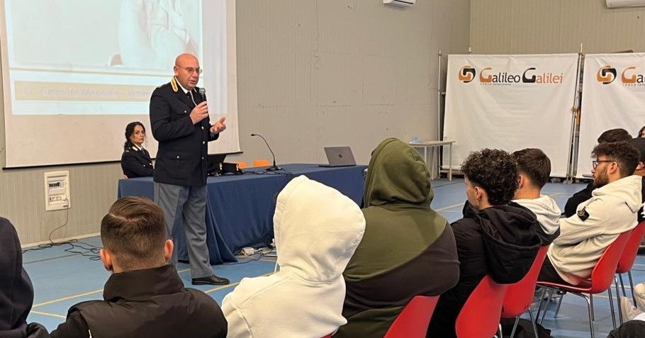 Caltanissetta. La Polizia Stradale nelle scuole per formare e informare i ragazzi sul rispetto del Codice della Strada